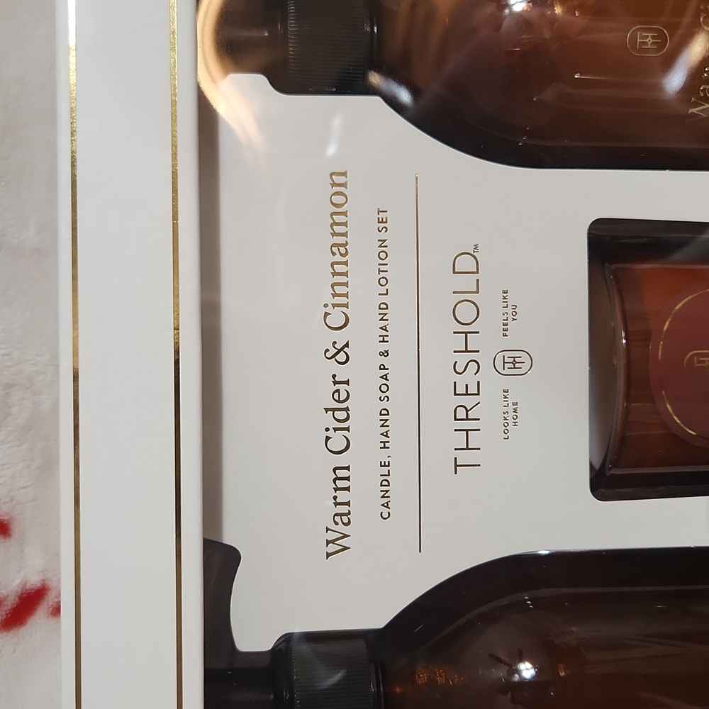 Threshold Gift Set - Picture 2 of 15